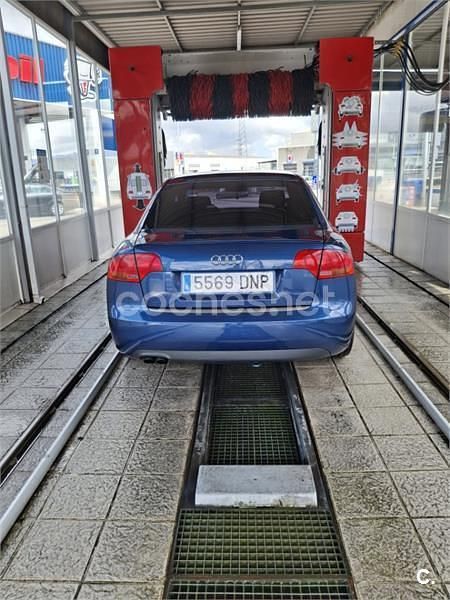 Usado Audi A4 140 CV (102 kW) 2005 Azul Berlina