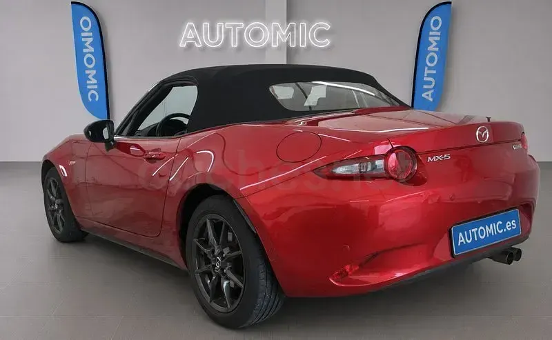 Usado Mazda MX5 Style 131 CV (96 kW) 2015 Rojo Descapotable