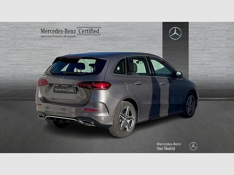Usado Mercedes B250e AMG line 218 CV (160 kW) 2025 Gris / plata Monovolumen
