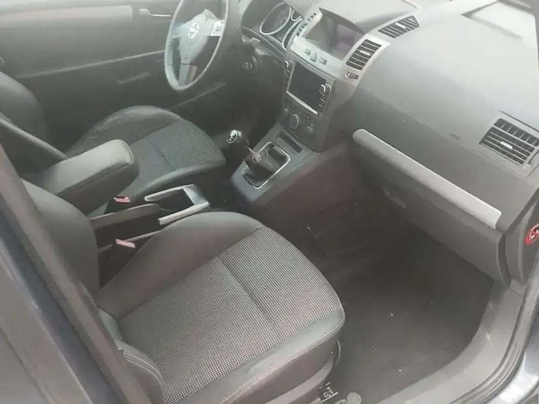 Usado Opel Zafira Cosmo 120 CV (88 kW) 2006 Azul Monovolumen