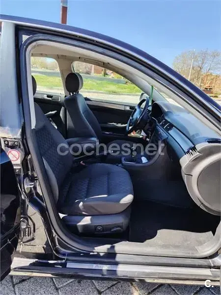 Usado Audi A6 163 CV (119 kW) 2004 Azul Berlina