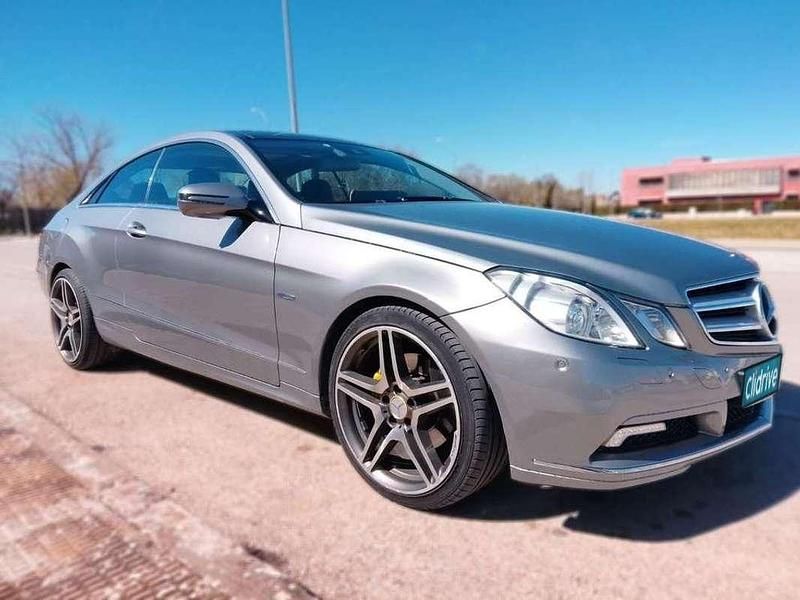 Usado Mercedes E350 231 CV (169 kW) 2009 Gris Coupe