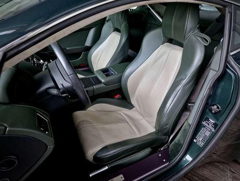 Usado Aston Martin Vantage 426 CV (313 kW) 2011 Verde Coupe