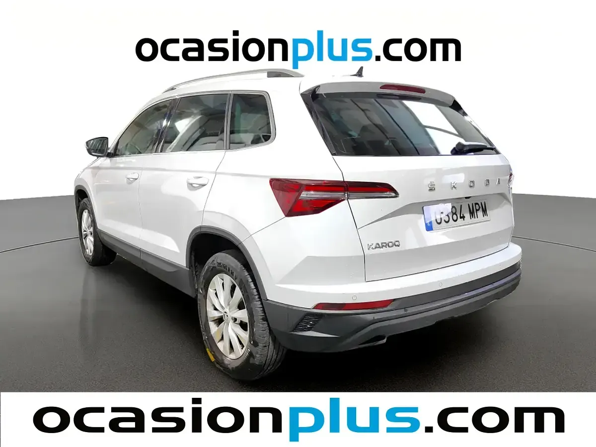 Usado Skoda Karoq Selection 115 CV (84 kW) 2024 Blanco SUV