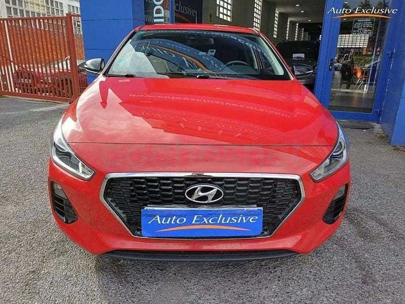 Usado Hyundai i30 120 CV (88 kW) 2017 Rojo Berlina