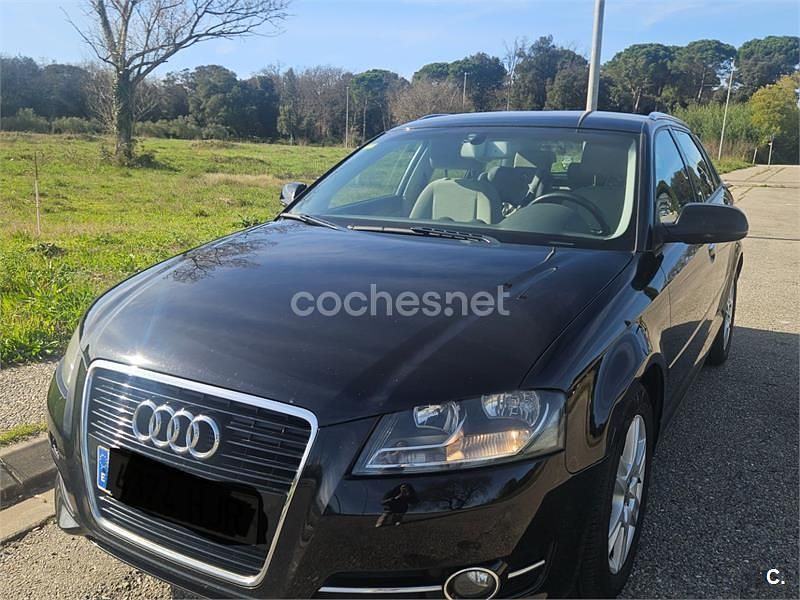 Usado Audi A3 Ambiente 105 CV (77 kW) 2012 Negro Utilitario