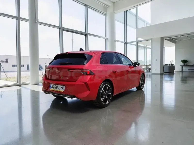 Usado Opel Astra Elegance 130 CV (95 kW) 2022 Granate Utilitario