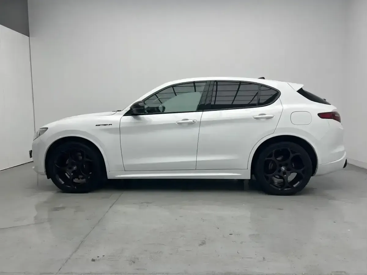 Usado Alfa Romeo Stelvio Estrema 210 CV (154 kW) 2023 Blanco SUV
