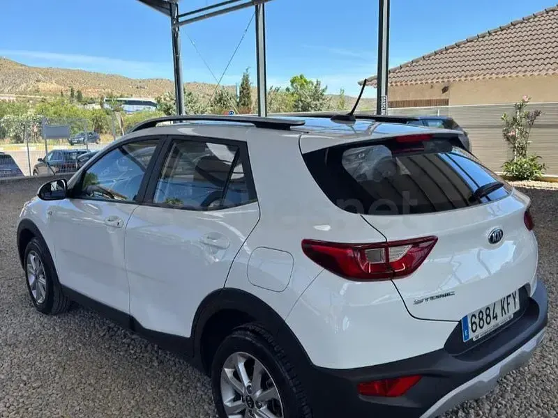 Usado Kia Stonic 84 CV (61 kW) 2018 Blanco SUV