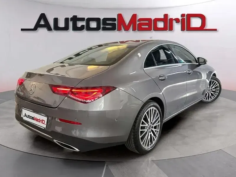 Usado Mercedes CLA200 151 CV (111 kW) 2022 Gris / plata Coupe