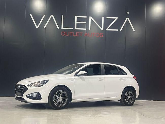 Usado Hyundai i30 120 CV (88 kW) 2024 Blanco Berlina