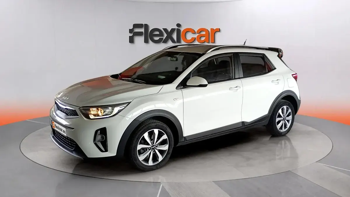 Usado Kia Stonic 84 CV (61 kW) 2022 Blanco SUV