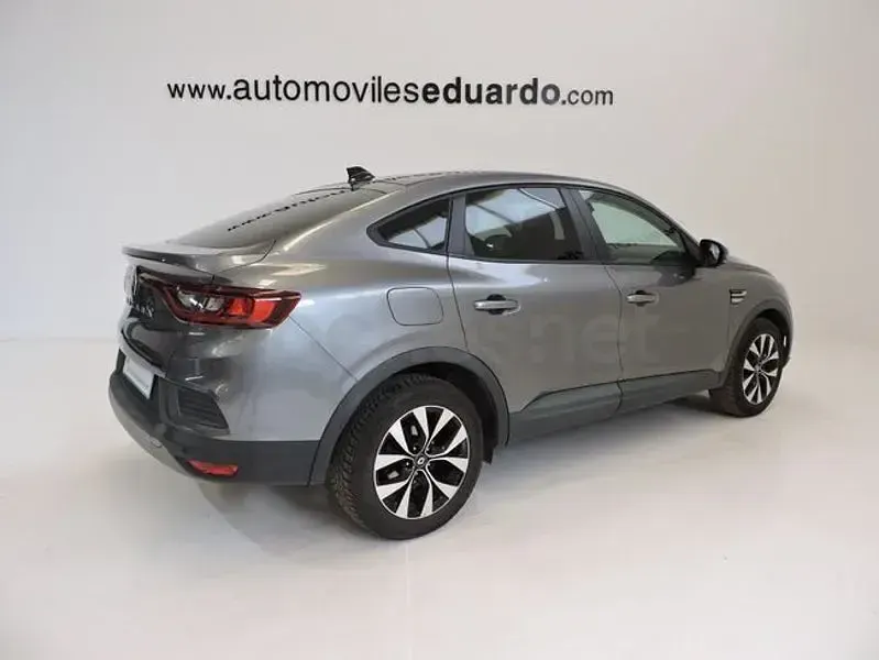 Usado Renault Arkana Evolution 145 CV (106 kW) 2023 Gris / plata SUV