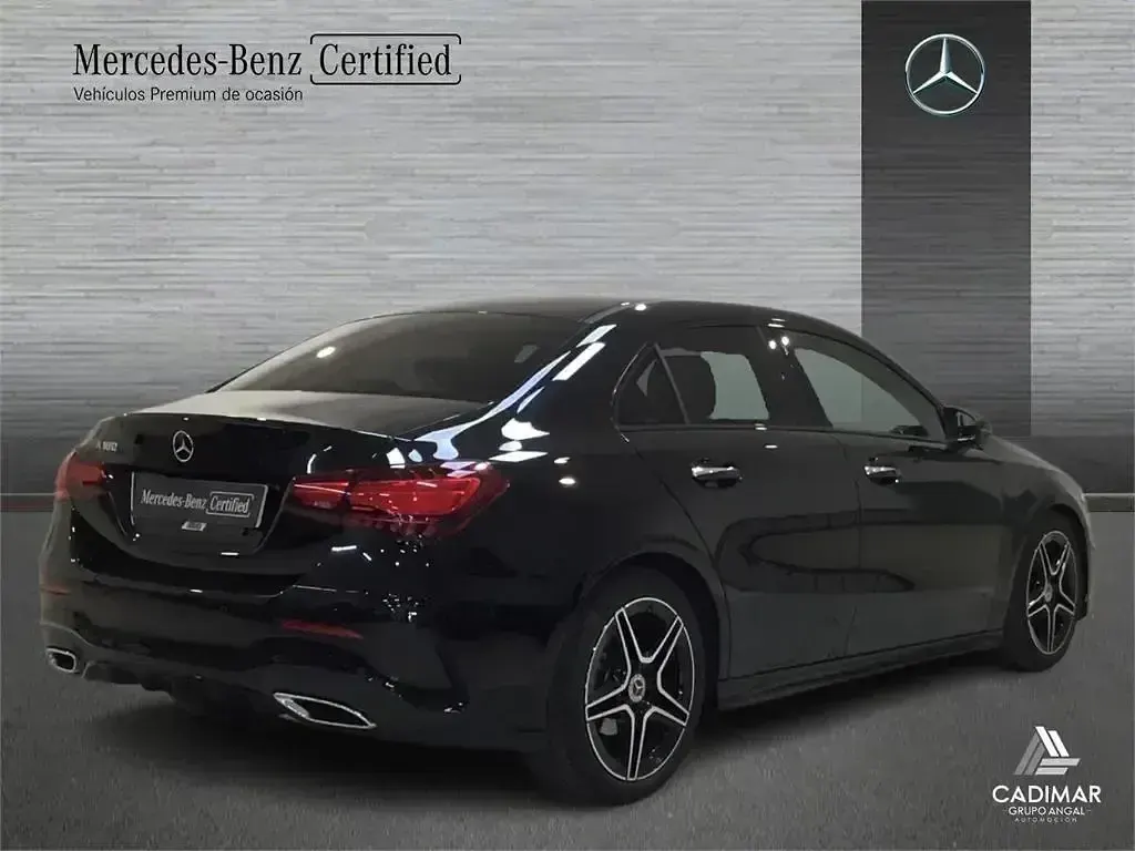 Usado Mercedes A180 AMG line 136 CV (100 kW) 2024 Negro Berlina
