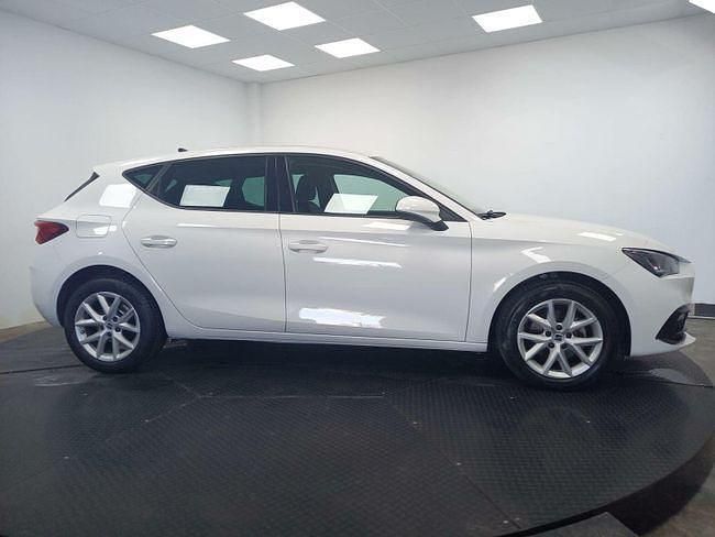 Usado Seat Leon Style 116 CV (85 kW) 2021 Blanco Berlina