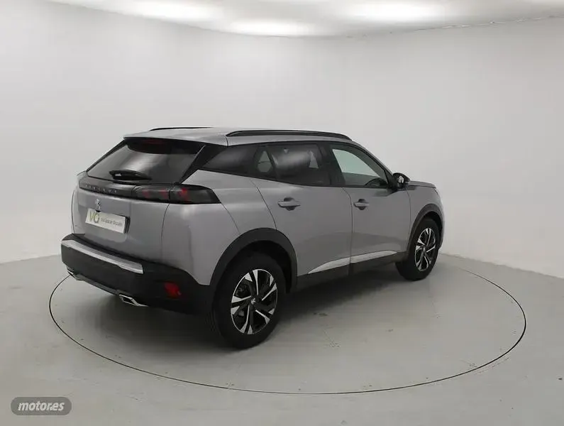 Usado Peugeot 2008 Allure 100 CV (73 kW) 2023 Plateado SUV