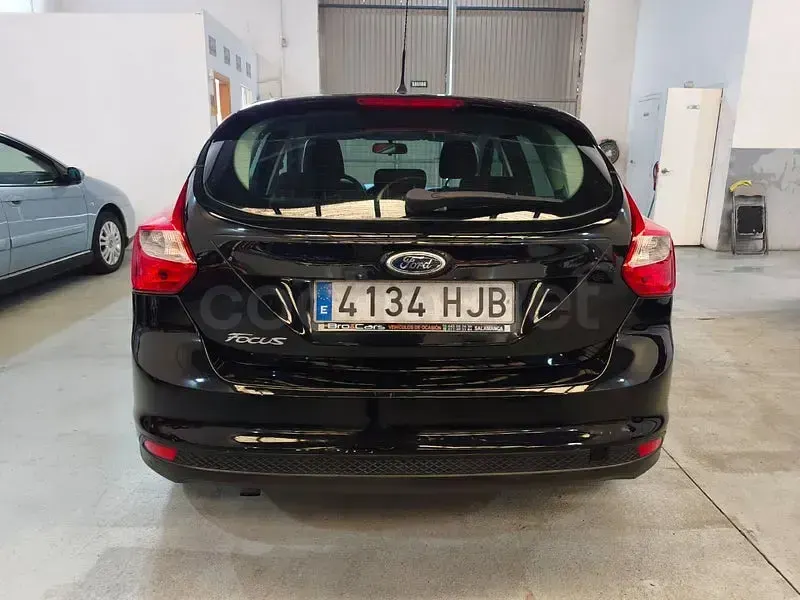Usado Ford Focus 95 CV (69 kW) 2012 Negro Berlina