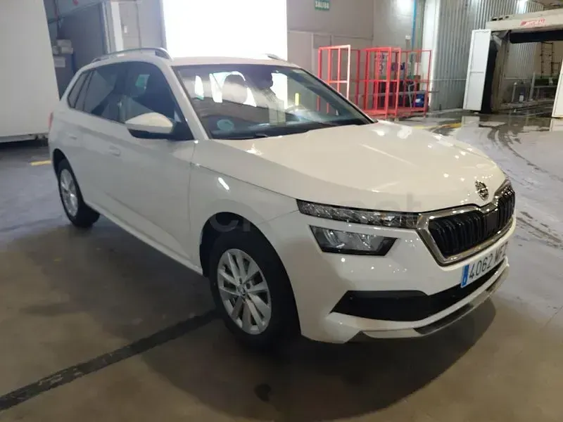 Usado Skoda Kamiq Ambition 110 CV (80 kW) 2023 Blanco SUV