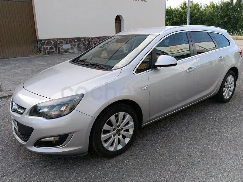 Usado Opel Astra Sportive 165 CV (121 kW) 2013 Gris / plata Berlina