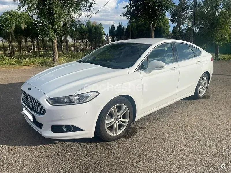 Usado Ford Mondeo Titanium 150 CV (110 kW) 2015 Blanco Berlina