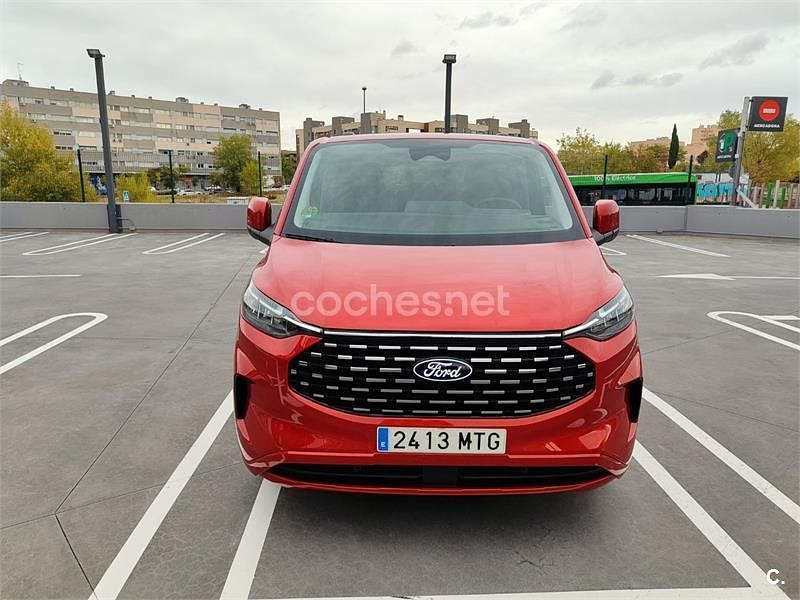 Rojo Usado 2024 Ford Tourneo Custom Titanium Van | 48.000 € - Imagen 1/4