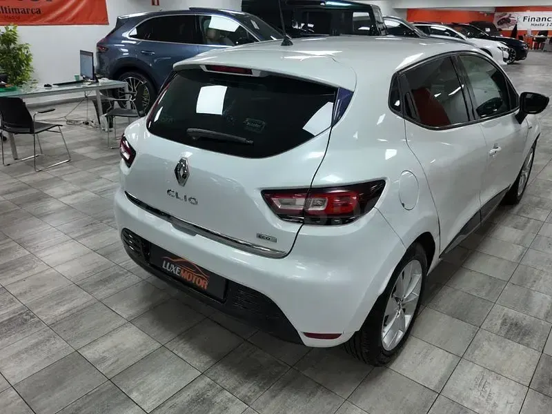 Usado Renault Clio IV LIMITED 90 CV (66 kW) 2017 Blanco Berlina