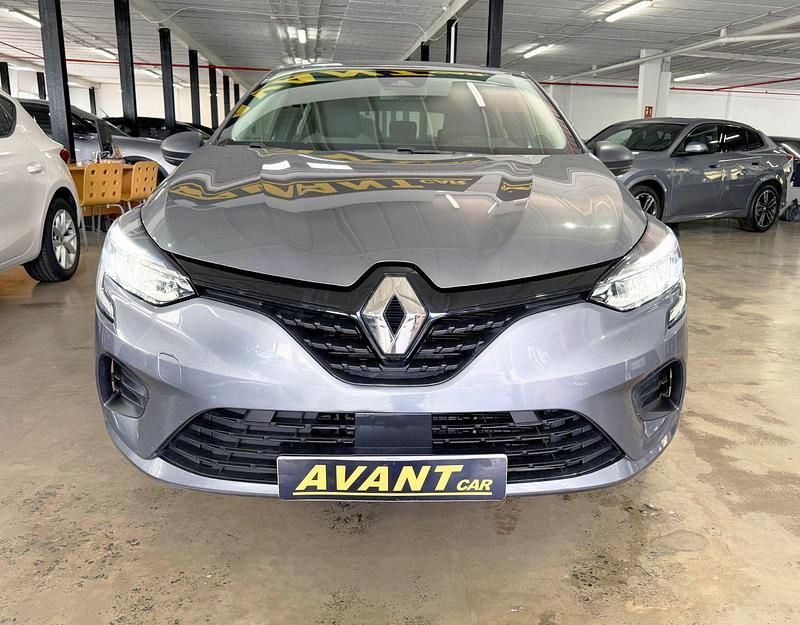 Usado Renault Clio V SE 67 CV (49 kW) 2023 Gris / plata Berlina