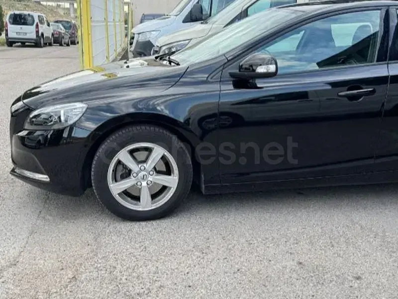 Usado Volvo V40 Inscription 122 HP (89 kW) 2018 Preto Sedan