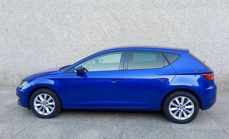 Usado Seat Leon Style 110 CV (80 kW) 2017 Azul Utilitario