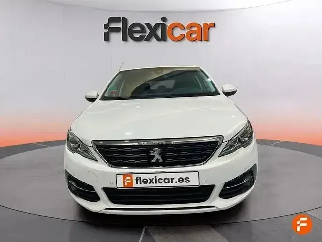 Usado Peugeot 308 Access 100 CV (73 kW) 2019 Blanco Berlina