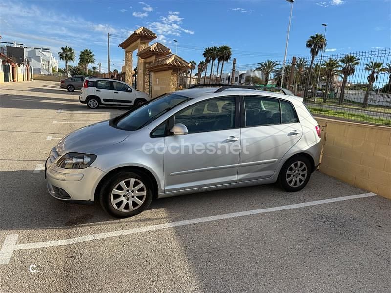 Usado VW Golf Plus Cross Edition 122 CV (89 kW) 2008 Gris / plata Monovolumen
