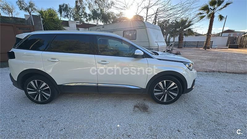 Usado Peugeot 5008 Active 130 CV (95 kW) 2019 Blanco SUV