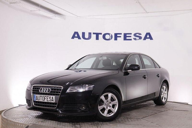 Usado Audi A4 143 CV (105 kW) 2012 Negro Berlina