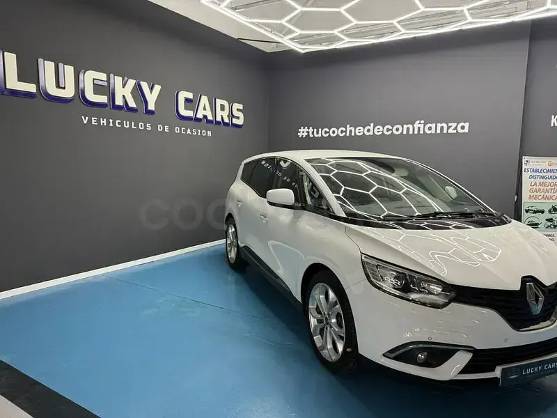Usado Renault Grand Scénic IV Life 120 CV (88 kW) 2019 Blanco Monovolumen