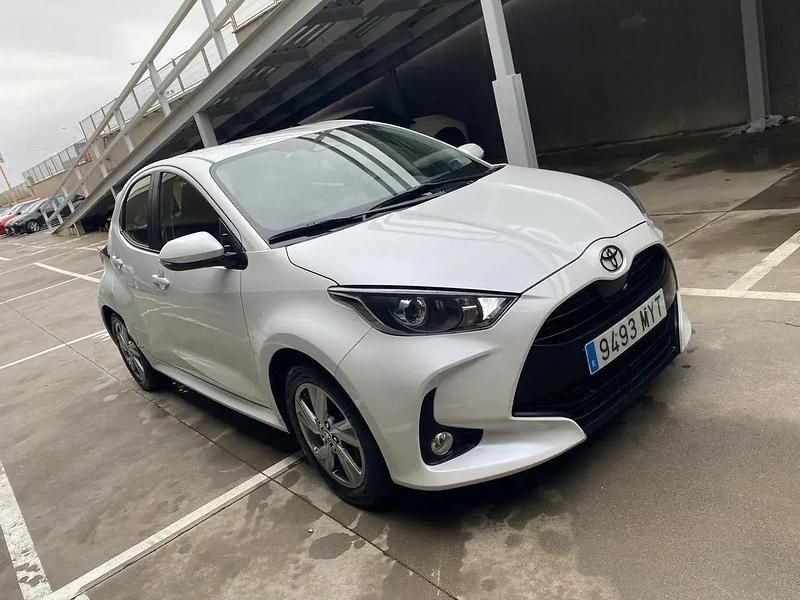 Usado Toyota Yaris Hybrid Active 116 CV (85 kW) 2025 Blanco