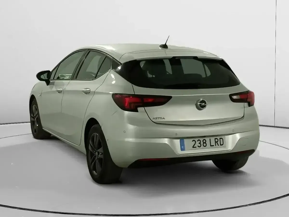 Usado Opel Astra Design & Tech 130 CV (95 kW) 2021 Gris Berlina