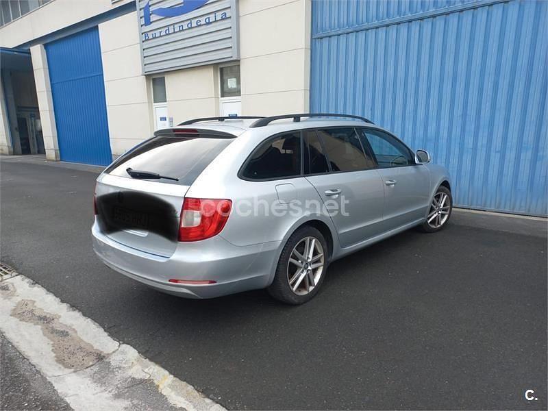 Usado Skoda Superb Ambition 140 CV (102 kW) 2011 Gris / plata Familiar