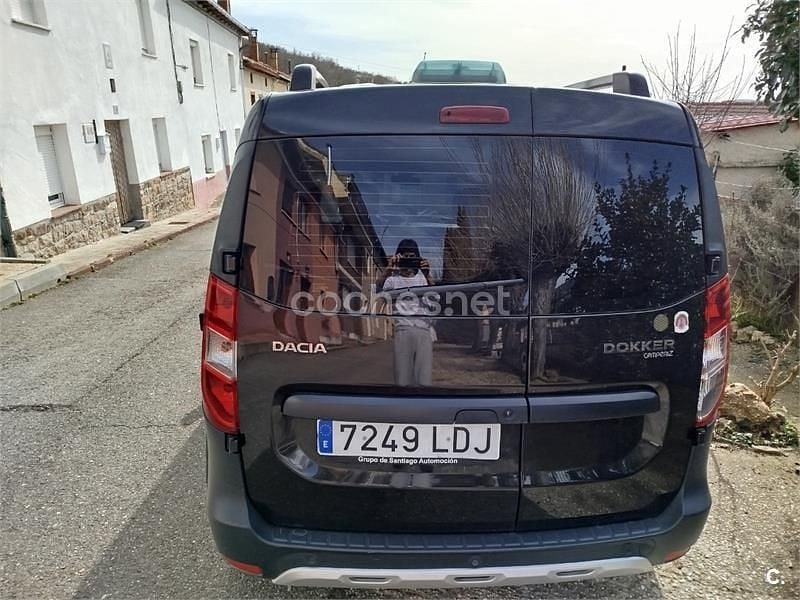 Usado Dacia Dokker Essentiel 95 CV (69 kW) 2019 Negro Monovolumen