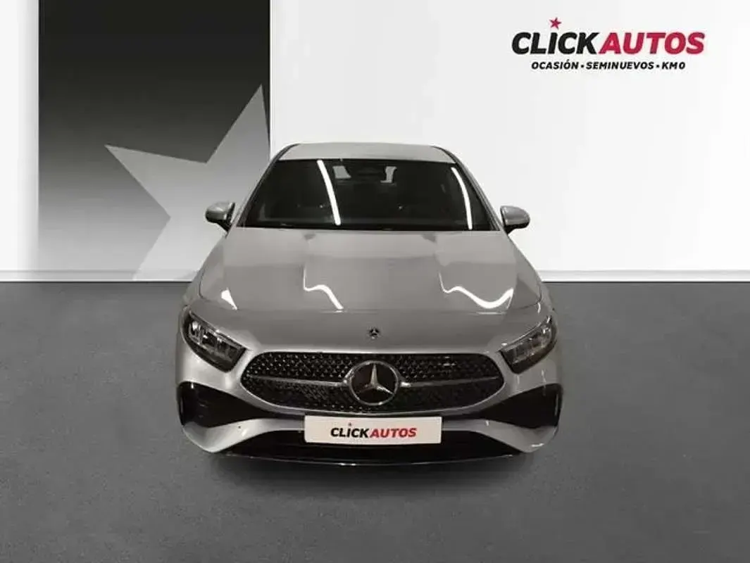 Usado Mercedes A180 AMG line 137 CV (100 kW) 2024 Plateado Berlina