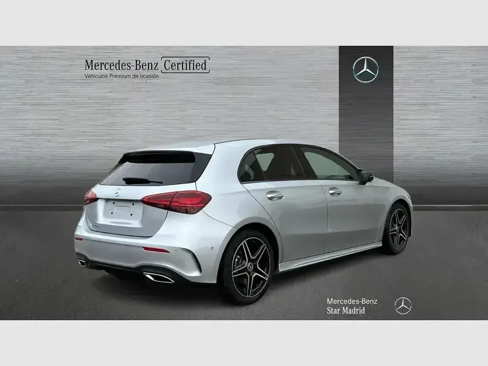 Usado Mercedes A180 116 CV (85 kW) 2025 Gris Berlina