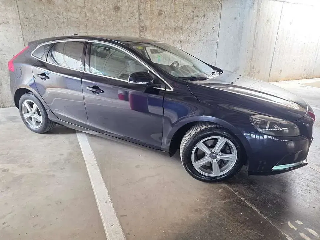 Usado Volvo V40 Kinetic 120 HP (88 kW) 2015 Azul Citadino
