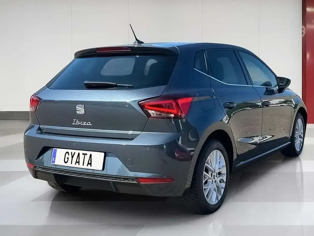 Usado Seat Ibiza Style 80 CV (58 kW) 2025 Gris Utilitario