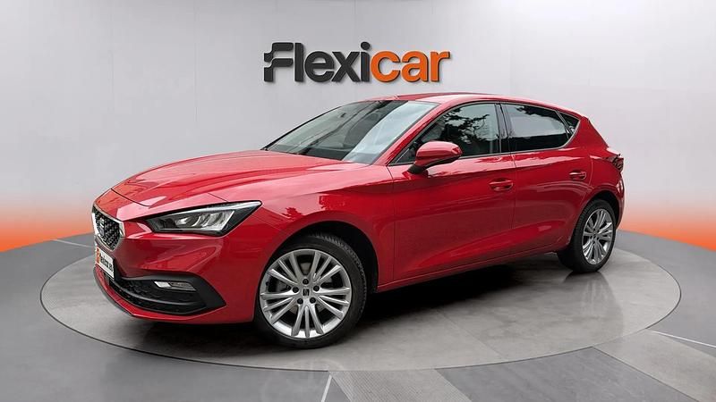 Usado Seat Leon Style 131 CV (96 kW) 2021 Rojo Berlina