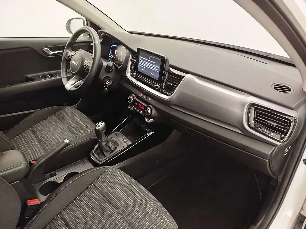 Usado Kia Stonic 101 CV (74 kW) 2025 Blanco SUV