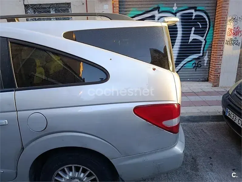 Usado SsangYong Rodius Limited 165 CV (121 kW) 2007 Gris / plata Monovolumen