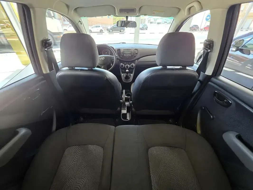 Usado Hyundai i10 Comfort 77 CV (56 kW) 2012 Gris Utilitario