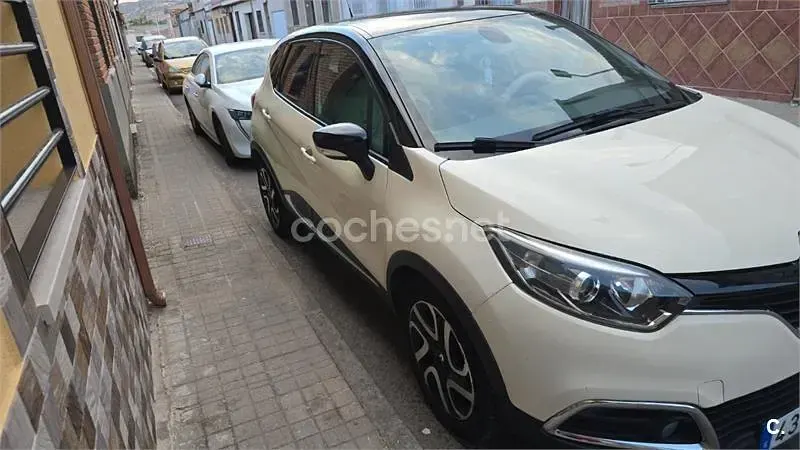 Usado Renault Captur Zen 120 CV (88 kW) 2013 Beige SUV