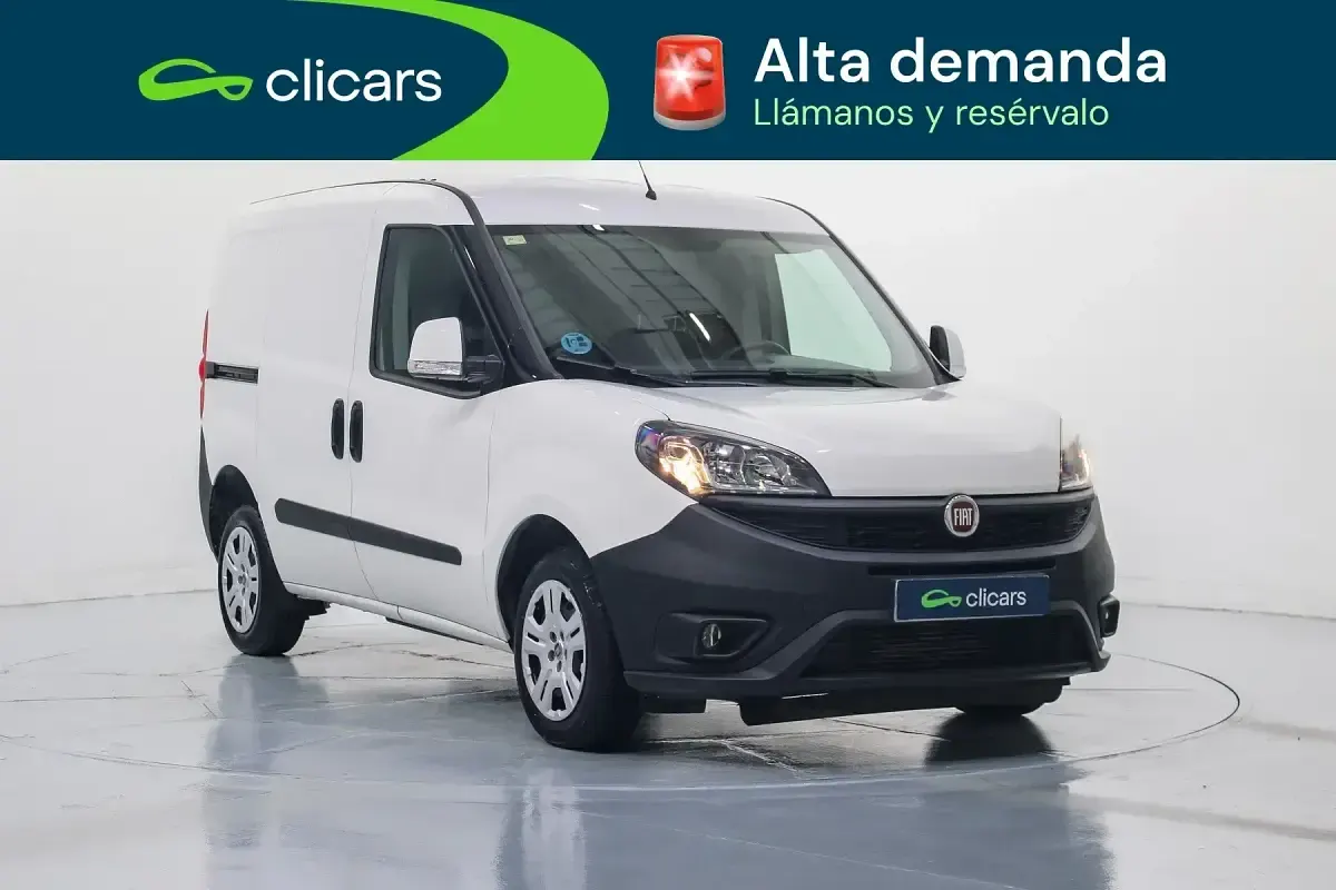 Usado Fiat Doblò 95 CV (69 kW) 2022 Blanco Monovolumen