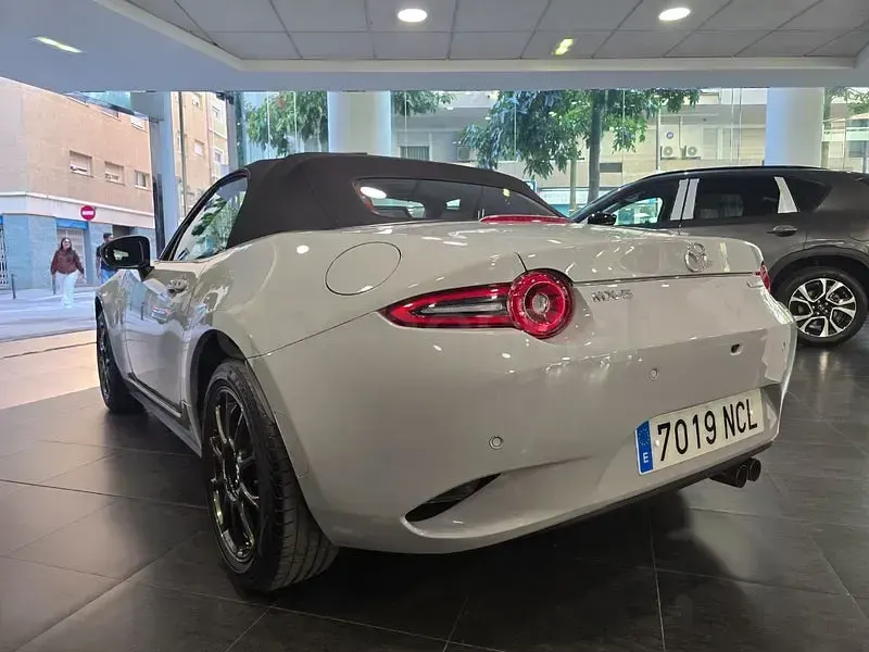 Usado Mazda MX5 Homura-Line 132 CV (97 kW) 2025 Blanco Descapotable