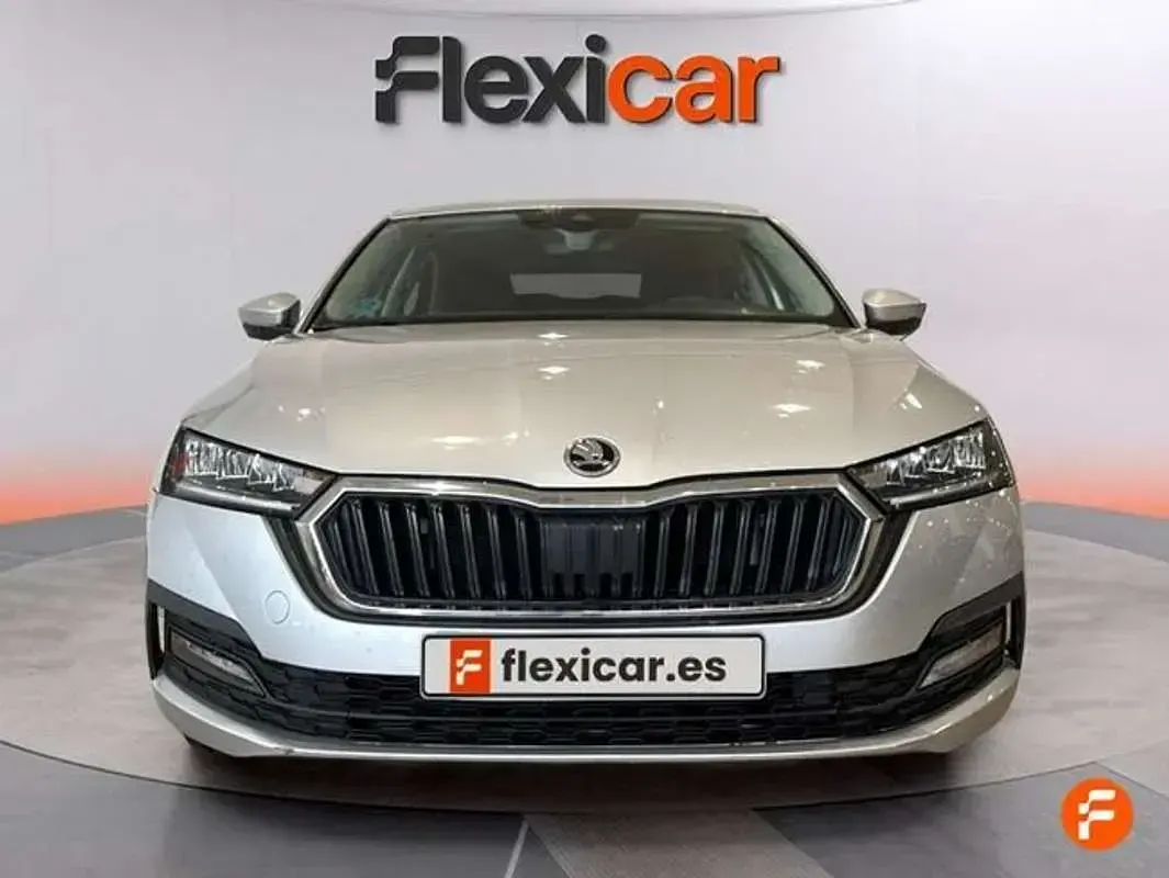 Usado Skoda Octavia Active 116 CV (85 kW) 2021 Gris Berlina